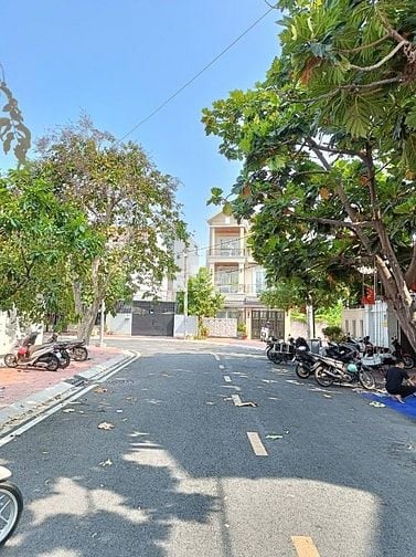 Hạ Giá Cần Bán Biệt Thự 160m2 đường 270 Cao Lỗ F4Q8 