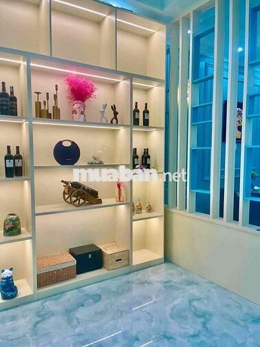 cho thuê nhà nguyên căn mặt tiền quốc lộ 13. full nội thất . có