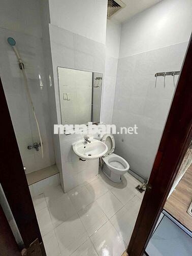 p gần cầu Nguyễn Tri Phường, có cửa sổ, gác, máy lanj