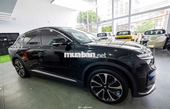 VinFast VF8 Plus 2023 Đen
