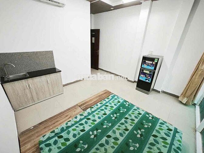 Trống sẵn phòng studio view kính cửa sổ siêu sáng , Tạ quang Bửu q8