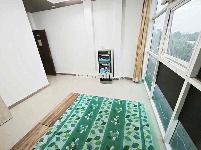 Trống sẵn phòng studio view kính cửa sổ siêu sáng , Tạ quang Bửu q8