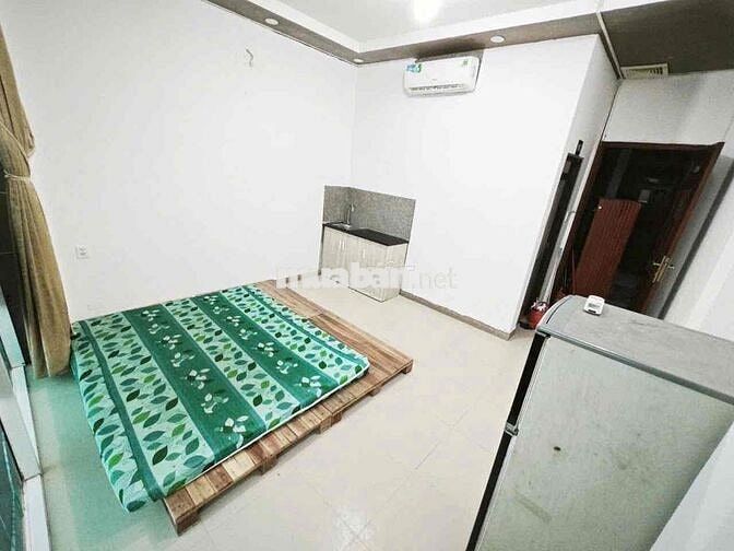 Trống sẵn phòng studio view kính cửa sổ siêu sáng , Tạ quang Bửu q8