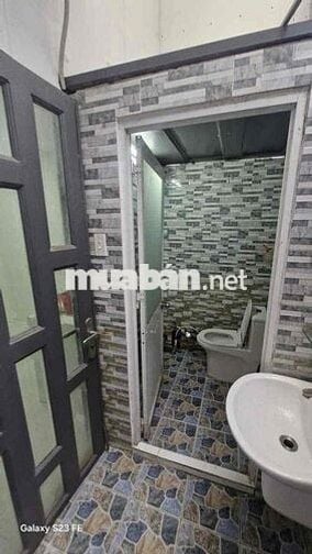 phòng trọ tầng trệt giếng trời rộng dãi gần đh công thương aeon tân p