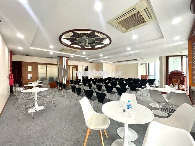BQL cho thuê văn phòng mặt phố Khúc Thừa Dụ 200m2 giá chỉ 41tr/tháng