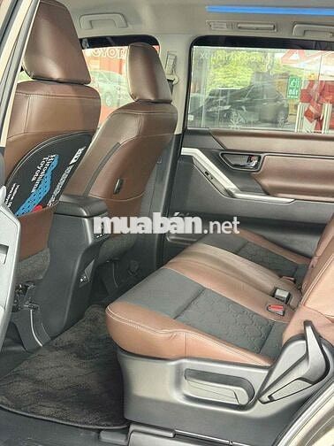 Bán Innova Cross 2.0V 2025 Giá còn bớt HT Bank 75%