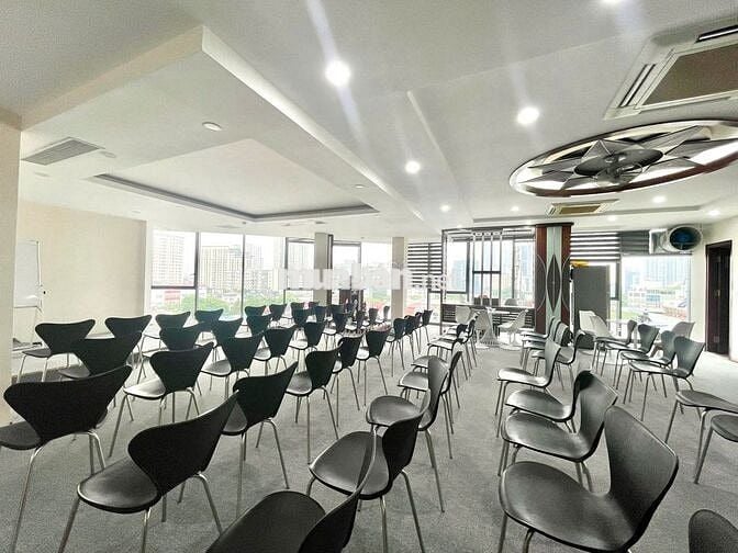 BQL cho thuê văn phòng mặt phố Khúc Thừa Dụ 200m2 giá chỉ 41tr/tháng