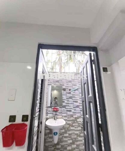 phòng trọ tầng trệt giếng trời rộng dãi gần đh công thương aeon tân p