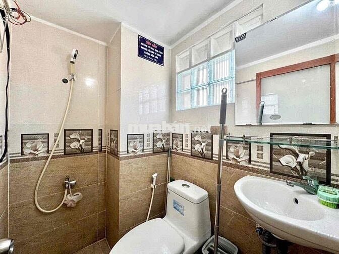 PHÒNG TRỌ GÁC CAO SẠCH SẼ THOÁNG NGAY TRUNG TÂM QUẬN 7