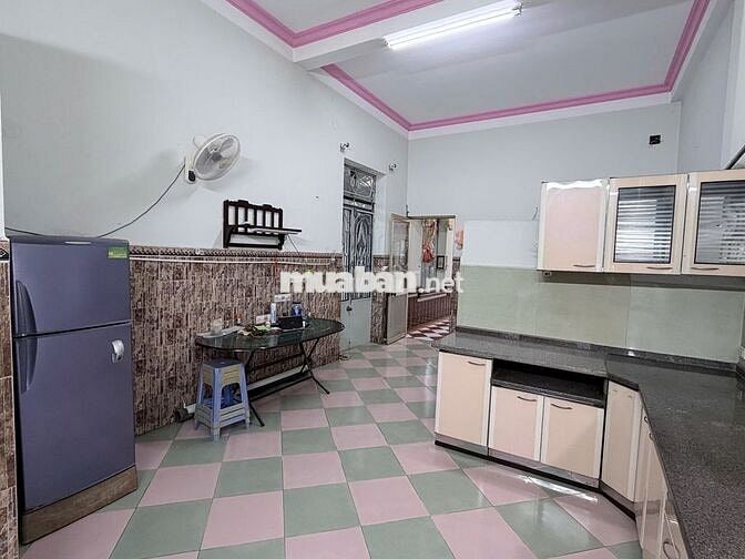 Nhà 3 tầng nguyên căn gần trường cấp 2