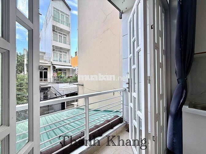 Cho Thuê Căn Hộ Bancol Máy Giặt Riêng Rộng 30m2 Gần Bờ Kè Hoàng Sa Q3