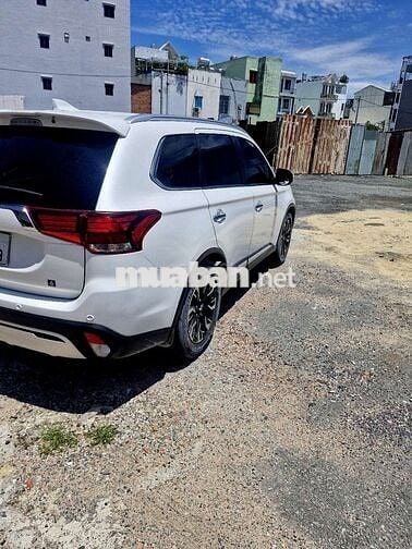 Mitsubishi Outlander Premium 2020 Trắng 7 chỗ