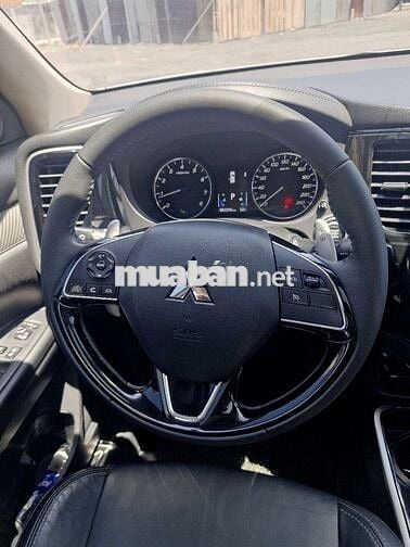 Mitsubishi Outlander Premium 2020 Trắng 7 chỗ