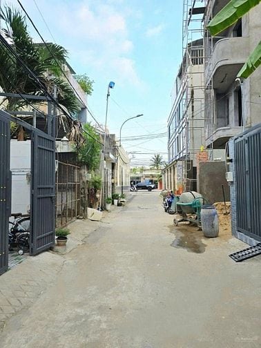 Tôi chính chủ bán nhà 3 tầng hẻm xe hơi cách đường lò lu khoảng 50m