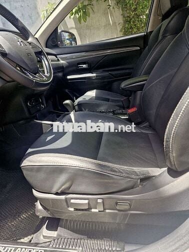 Mitsubishi Outlander Premium 2020 Trắng 7 chỗ