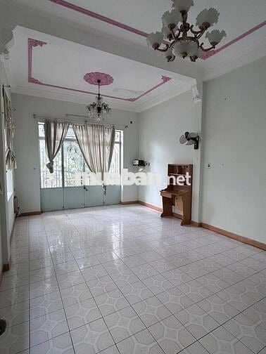 Nhà 3 tầng nguyên căn gần trường cấp 2
