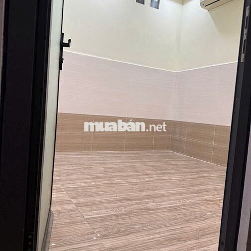 Phòng ngay tên lửa, 20m2, có thang máy, máy lạnh, khóa vân tay