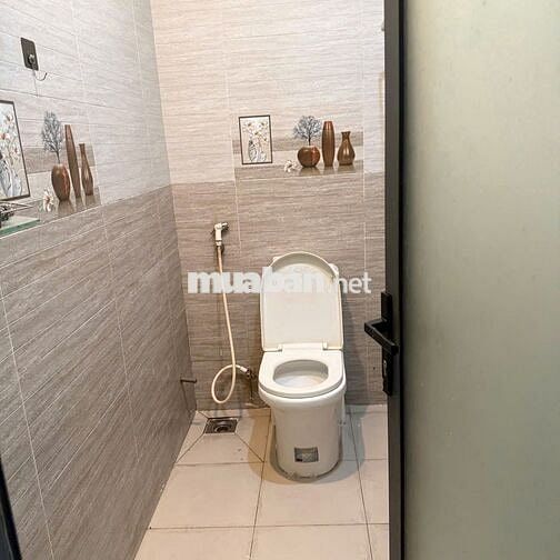 Phòng ngay tên lửa, 20m2, có thang máy, máy lạnh, khóa vân tay