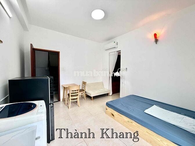 Cho Thuê Căn Hộ Bancol Máy Giặt Riêng Rộng 30m2 Gần Bờ Kè Hoàng Sa Q3
