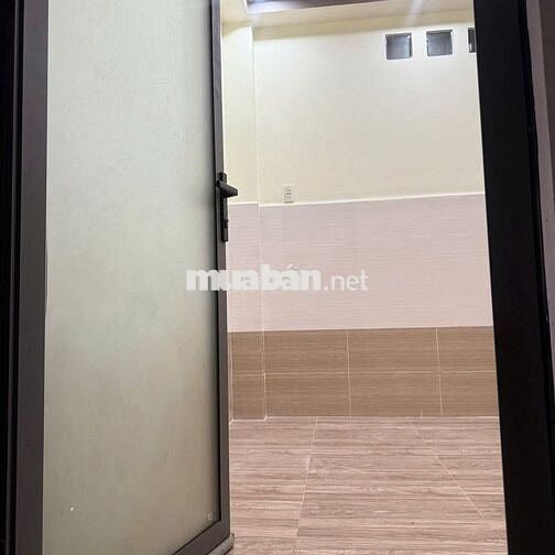 Phòng ngay tên lửa, 20m2, có thang máy, máy lạnh, khóa vân tay
