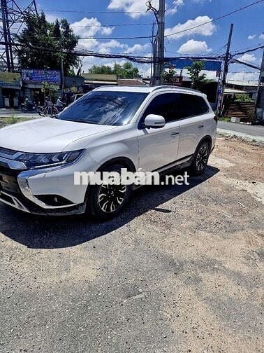Mitsubishi Outlander Premium 2020 Trắng 7 chỗ