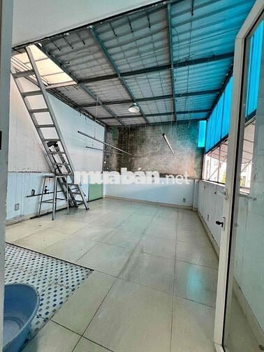 Cho Thuê Nhà DT 180m2 1Trệt 2Lầu 3Pn 3Wc Sân Thượng Hẻm Xe Tải Đậu