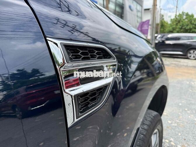 Ford Everest Titanium 4x2 Bi Turbo Xanh
