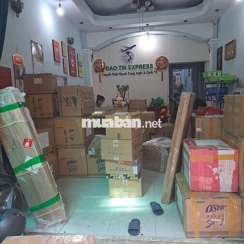 TUYỂN NHÂN VIÊN GIAO NHẬN CHUYỂN PHÁT NHANH