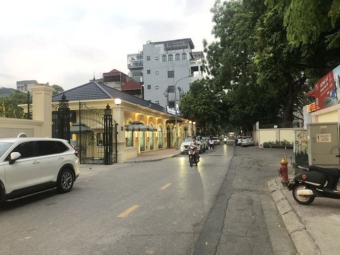 Phố Ngọc Lâm – Long Biên – Ô TÔ – 92 M2 – 4 Tầng – Giá 15.8 TỶ. 