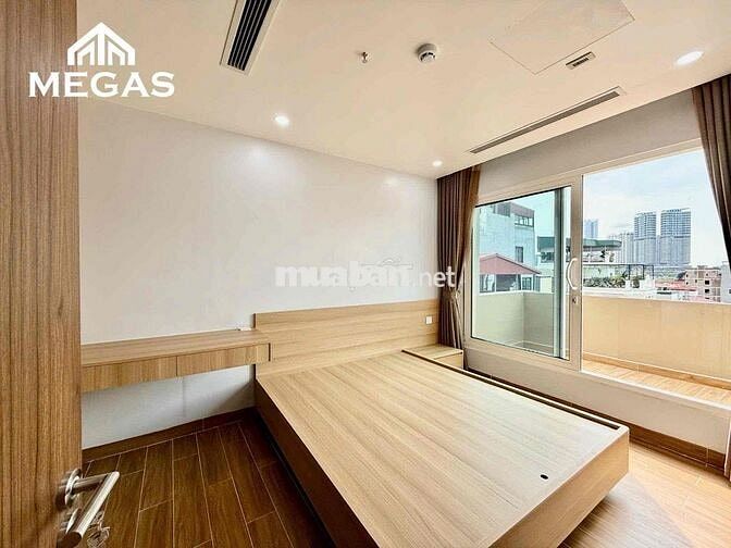 Ban công sân vườn!! Ô tô đỗ cửa, 2pn2wc full nội thất tại Cầu Giấy