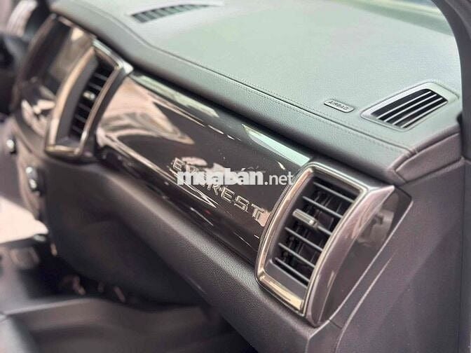 Ford Everest Titanium SX 2019 Trắng 7 chỗ