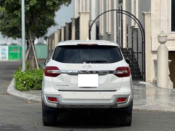 Ford Everest Titanium SX 2019 Trắng 7 chỗ