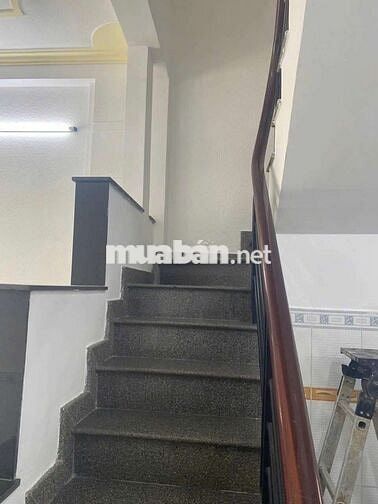 cho thuê nhà nguyên căn mới như hình 4x14m 2 lầu 2pn 2wc giá 14trieu 