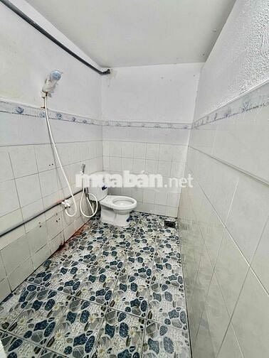 Phòng mới ngay trung tâm Dĩ An, rộng gấp đôi phòng thường.
