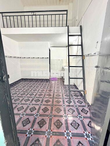 Phòng mới ngay trung tâm Dĩ An, rộng gấp đôi phòng thường.