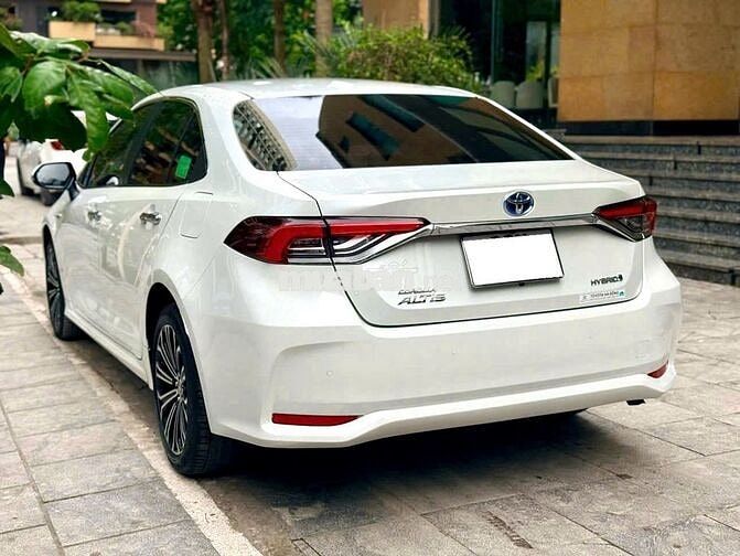 Toyota Altis 1.8 HEV 2022 Trắng Tự động