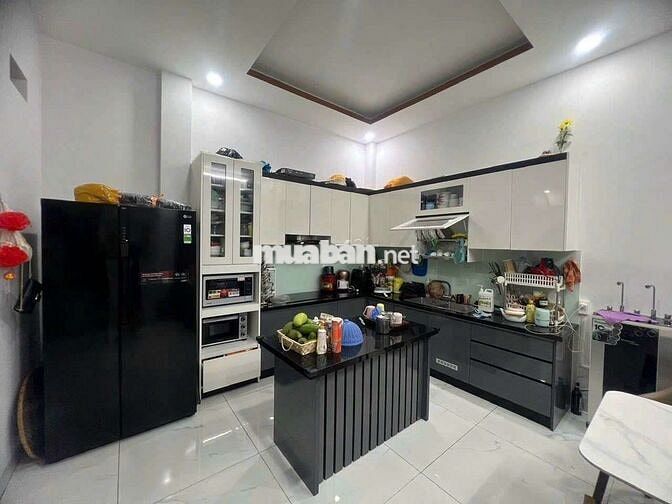 NHÀ SẠCH SẼ, THOÁNG MÁT, TRỆT LẦU, 3PN, SÂN XE HƠI, NỘI THẤT 