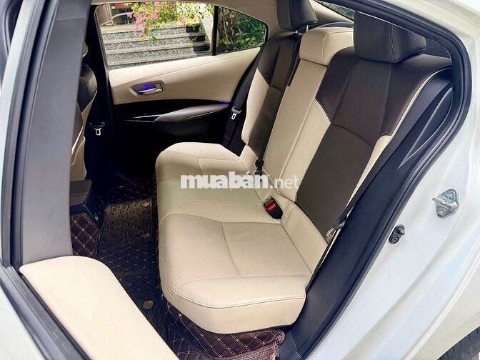 Toyota Altis 1.8 HEV 2022 Trắng Tự động