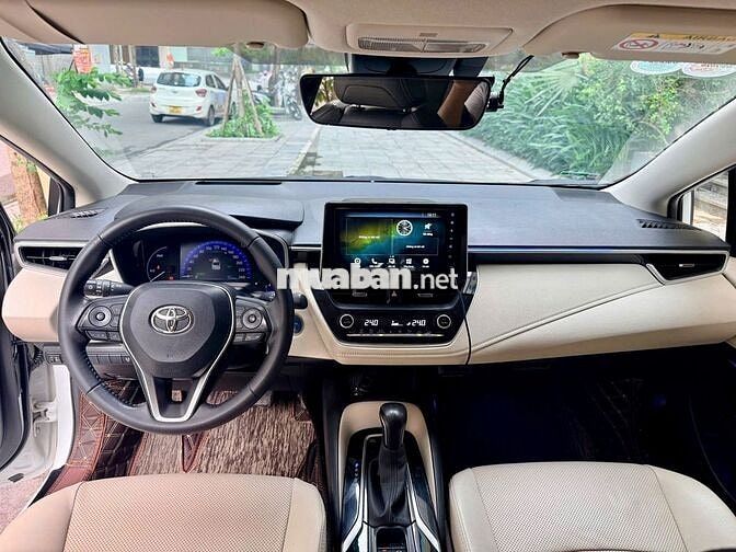 Toyota Altis 1.8 HEV 2022 Trắng Tự động