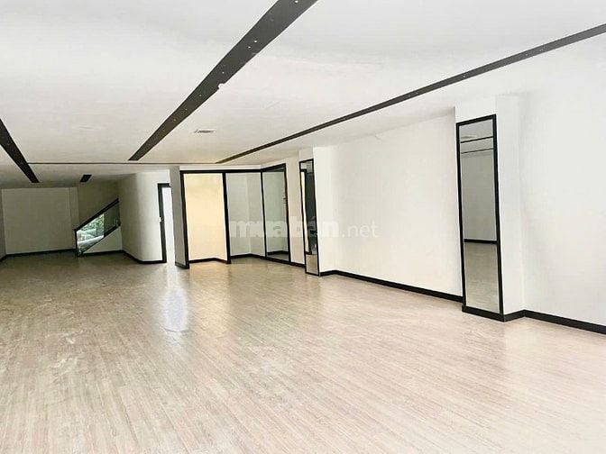 Cho thuê nhanh nhà mặt đường Hai Bà Trưng ,  Phường 5 , Quận 3 cũ 