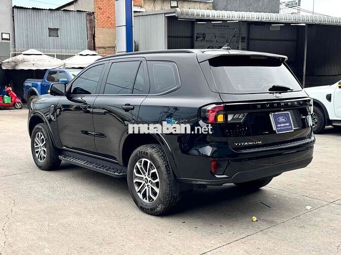 Ford Everest Ambiente 2024 Đen 28.000km XHĐ Cao