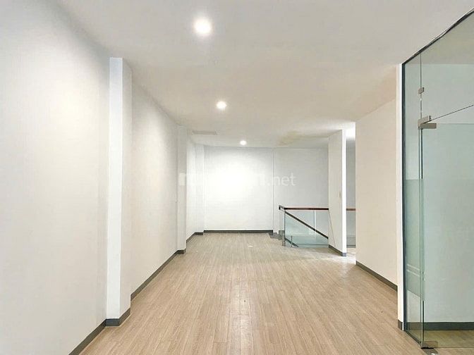 Cho thuê nhanh nhà mặt đường Hai Bà Trưng ,  Phường 5 , Quận 3 cũ 
