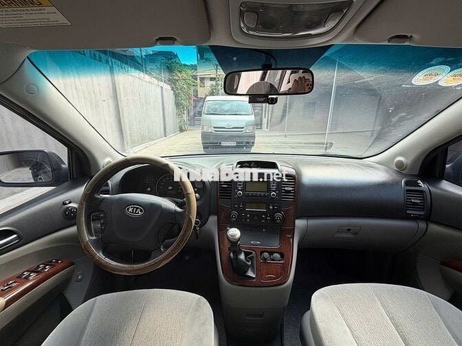 Kia Carnival MT 2009 8 chỗ Đen