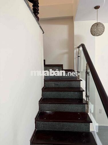 Cho thuê nhà nguyên căn 4x20m, 3PN, 4WC, full nội thất, hẻm xe hơi – N