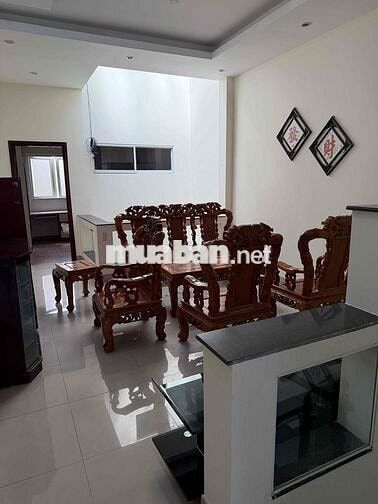 Cho thuê nhà nguyên căn 4x20m, 3PN, 4WC, full nội thất, hẻm xe hơi – N