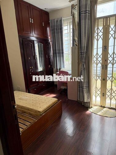 Cho thuê nhà nguyên căn 4x20m, 3PN, 4WC, full nội thất, hẻm xe hơi – N