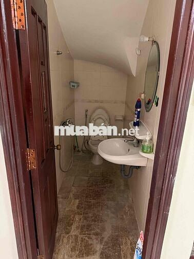 Cho thuê nhà nguyên căn 4x20m, 3PN, 4WC, full nội thất, hẻm xe hơi – N