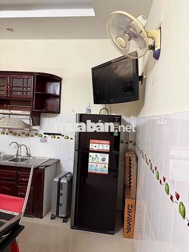Cho thuê nhà nguyên căn 4x20m, 3PN, 4WC, full nội thất, hẻm xe hơi – N