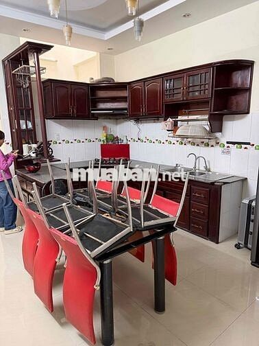 Cho thuê nhà nguyên căn 4x20m, 3PN, 4WC, full nội thất, hẻm xe hơi – N