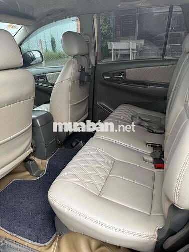 Toyota Innova 2013 8 chỗ Bạc